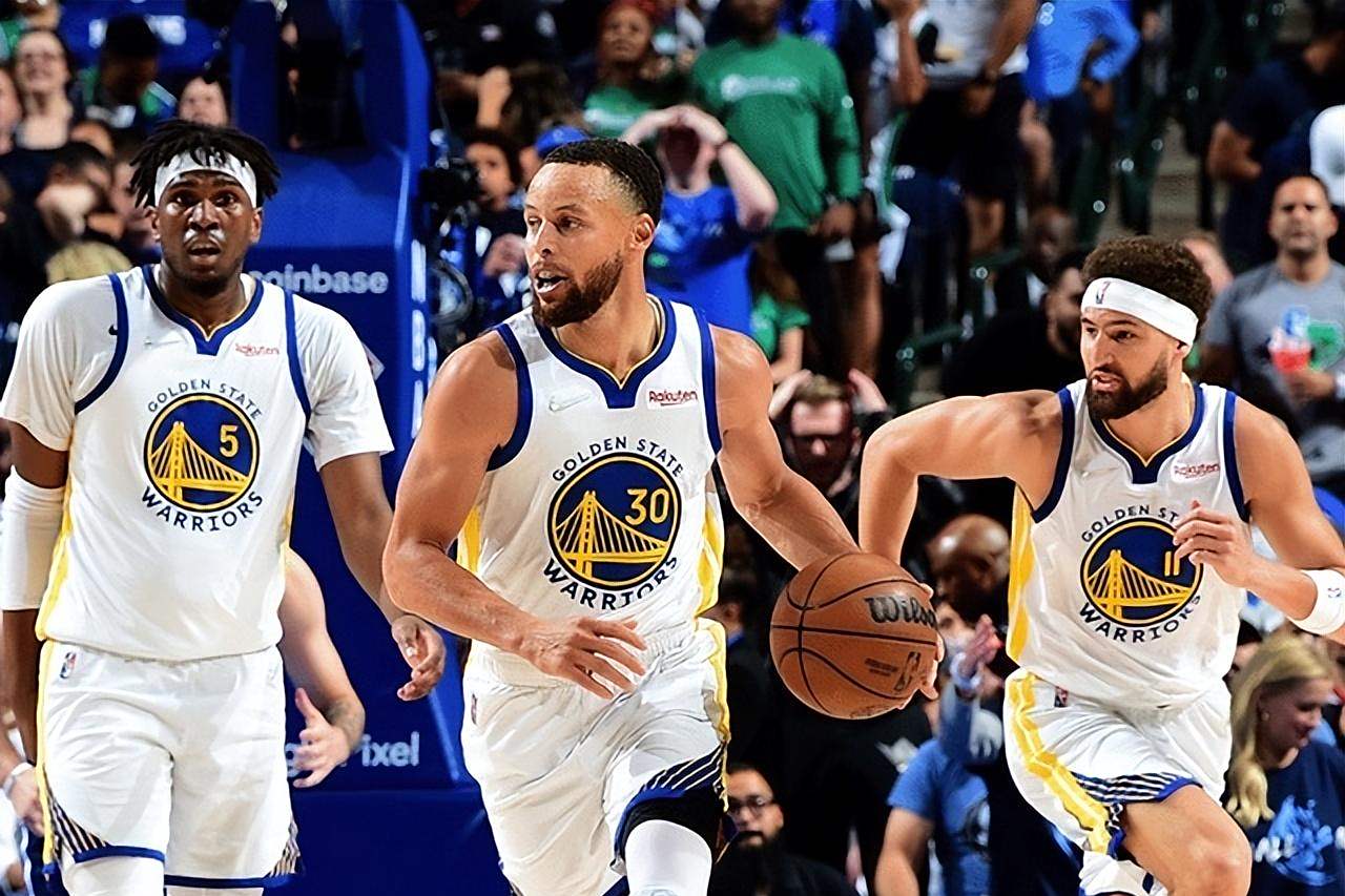 与中锋形成 与中锋形成